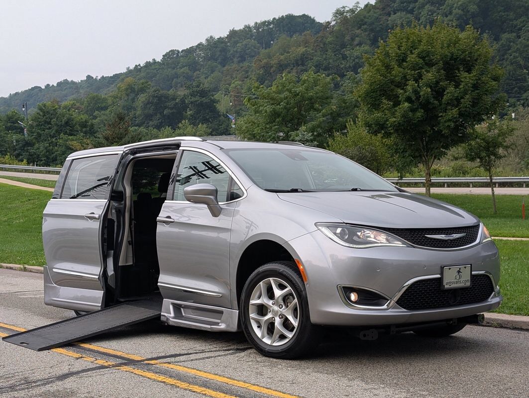 2019 CHRYSLER Pacifica