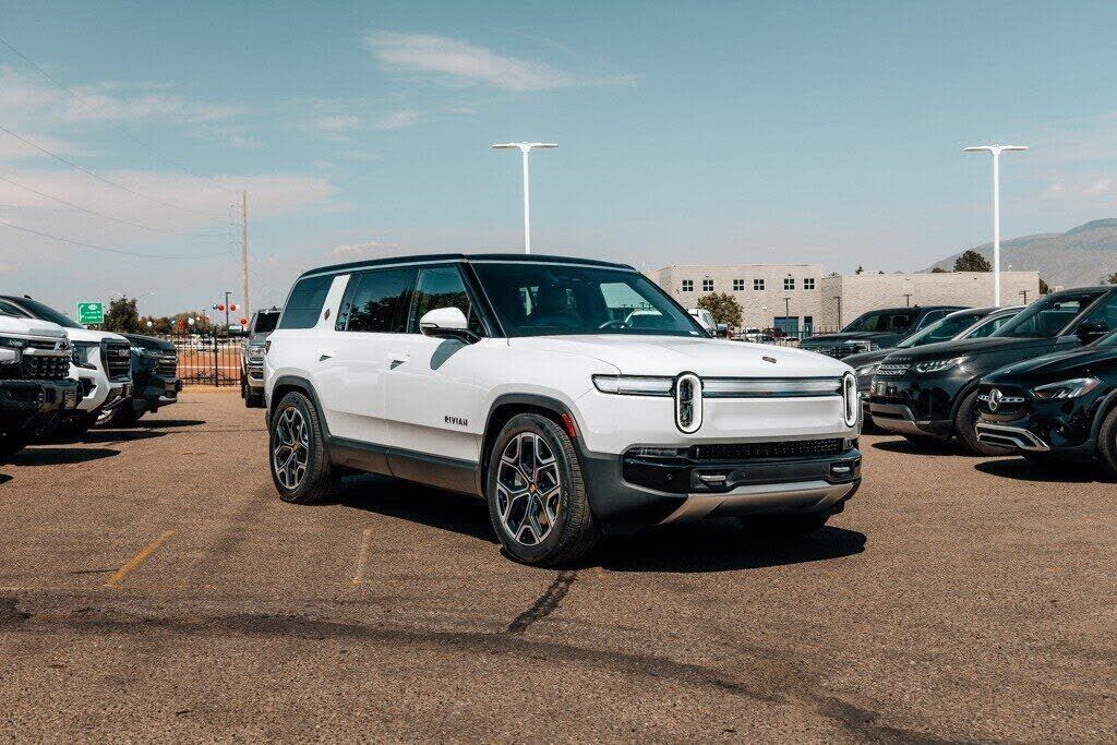 2025 RIVIAN R1S