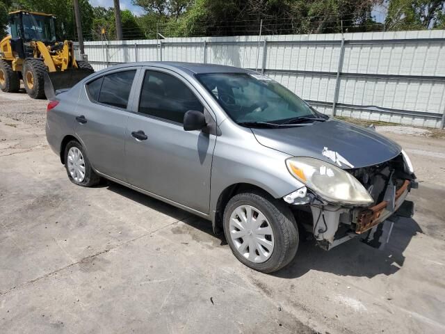 2013 NISSAN Versa