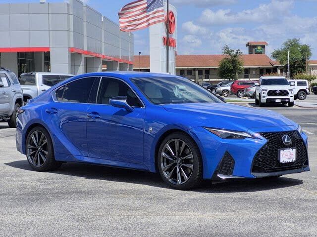 2022 LEXUS IS