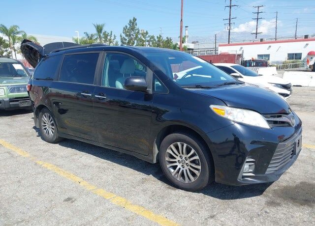 2020 TOYOTA Sienna