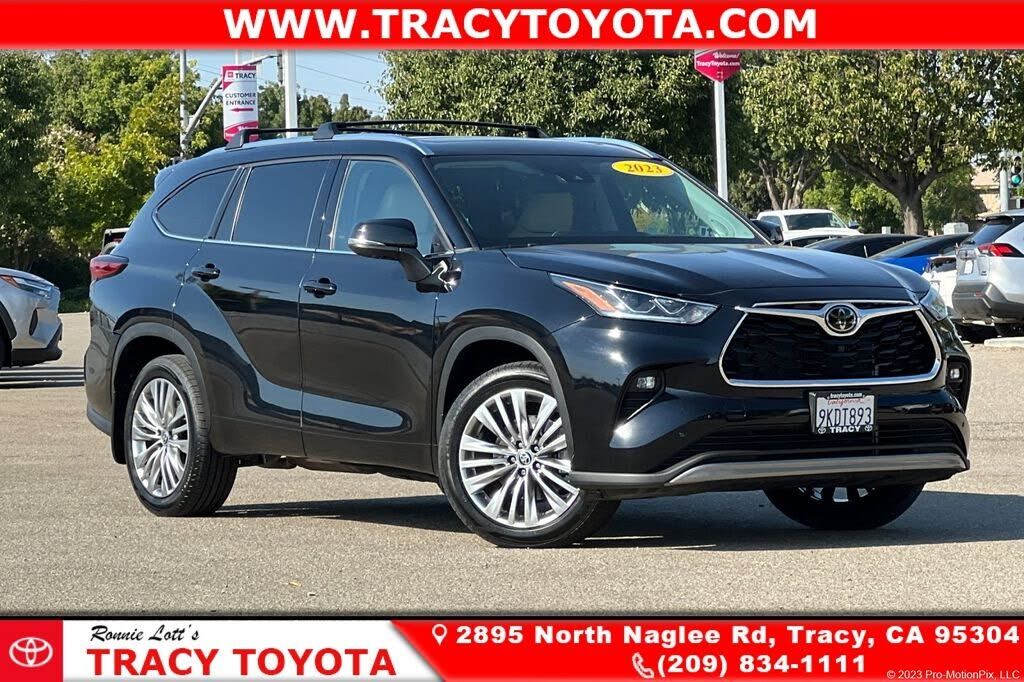 2023 TOYOTA Highlander