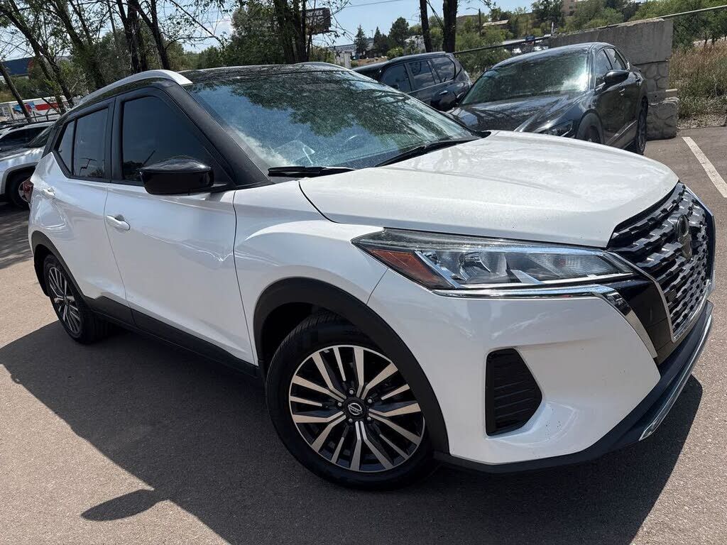 2021 NISSAN Kicks