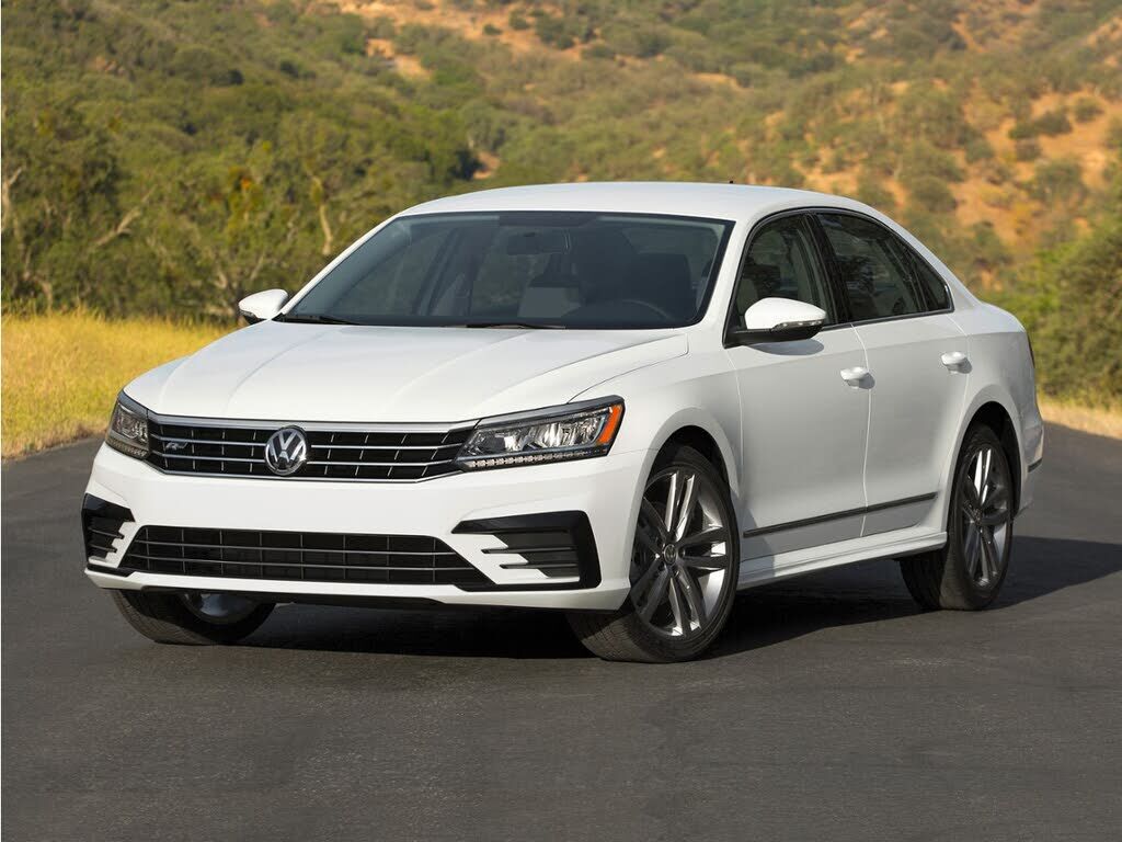 2018 VOLKSWAGEN Passat