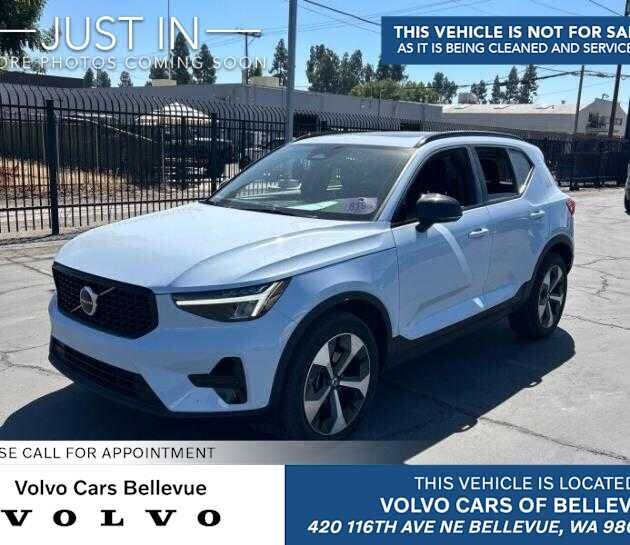 2024 VOLVO XC40