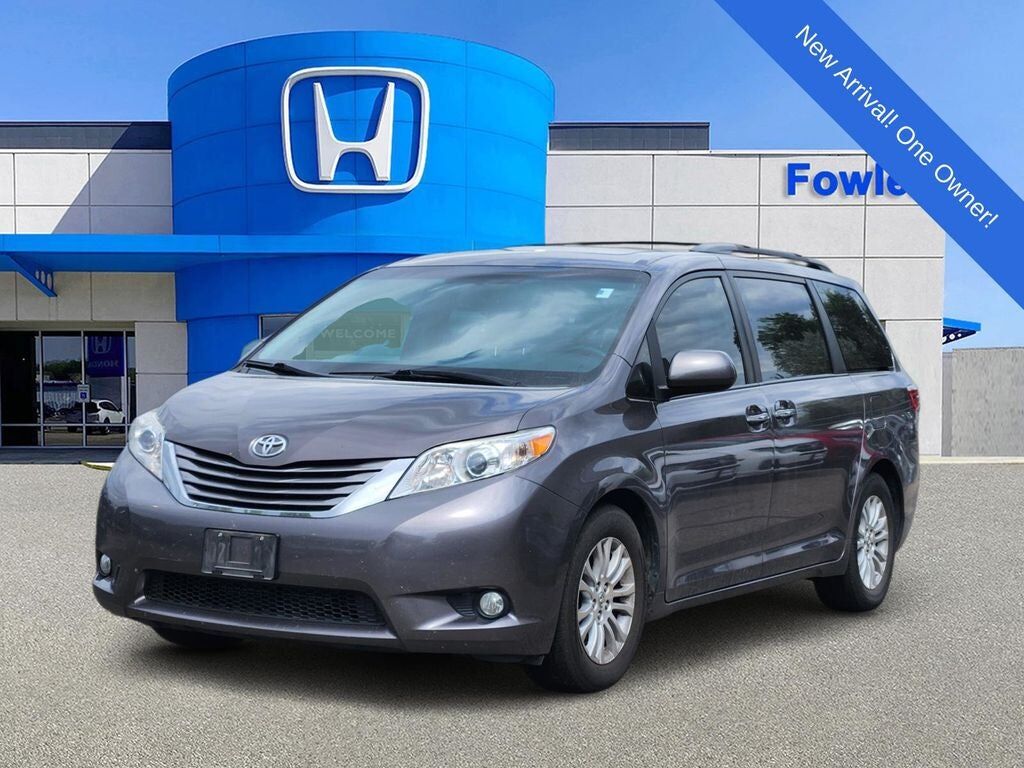 2015 TOYOTA Sienna