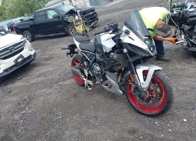 2024 SUZUKI GSX-8R