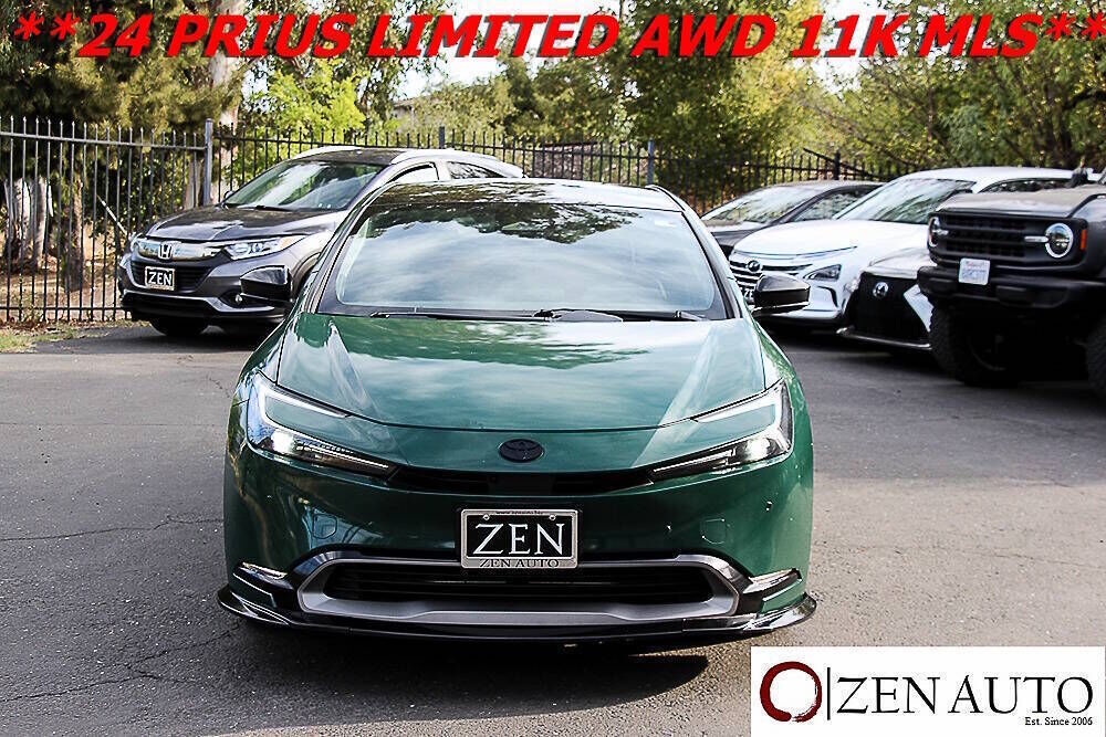 2024 TOYOTA PRIUS