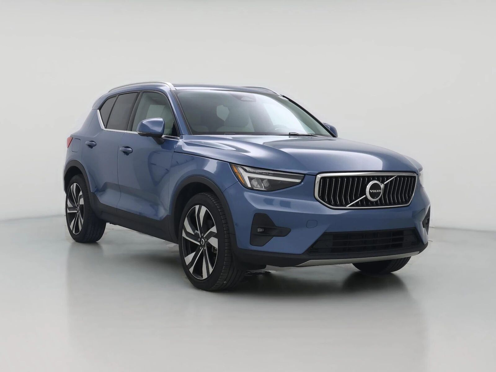 2024 VOLVO XC40