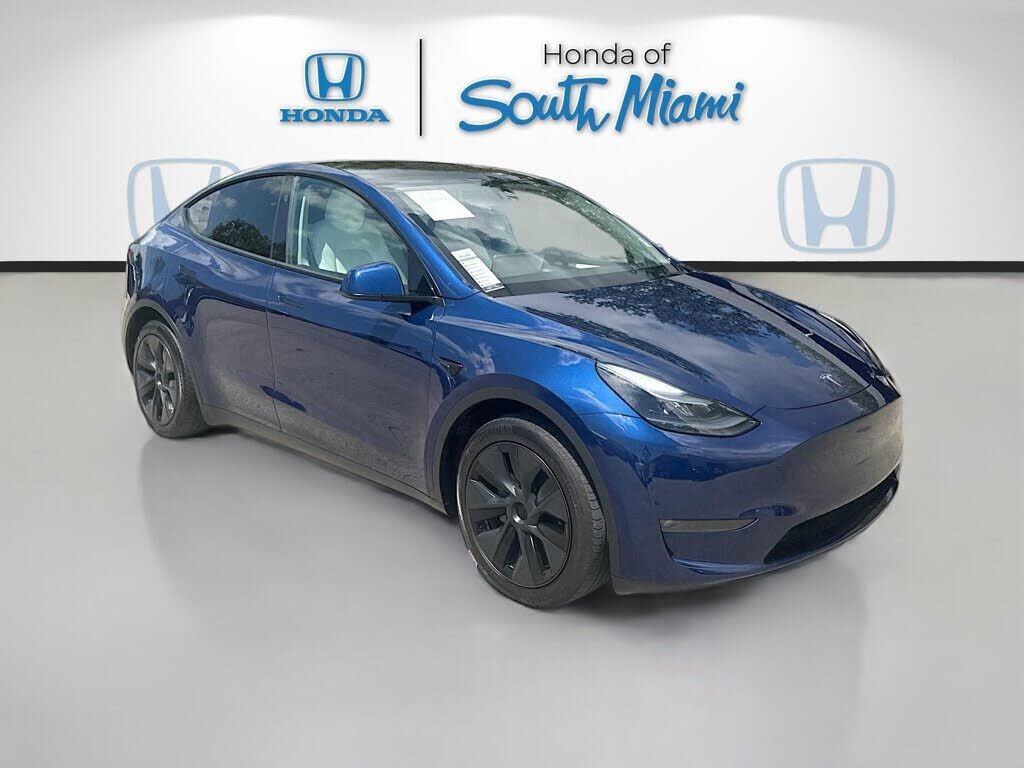 2025 TESLA Model Y