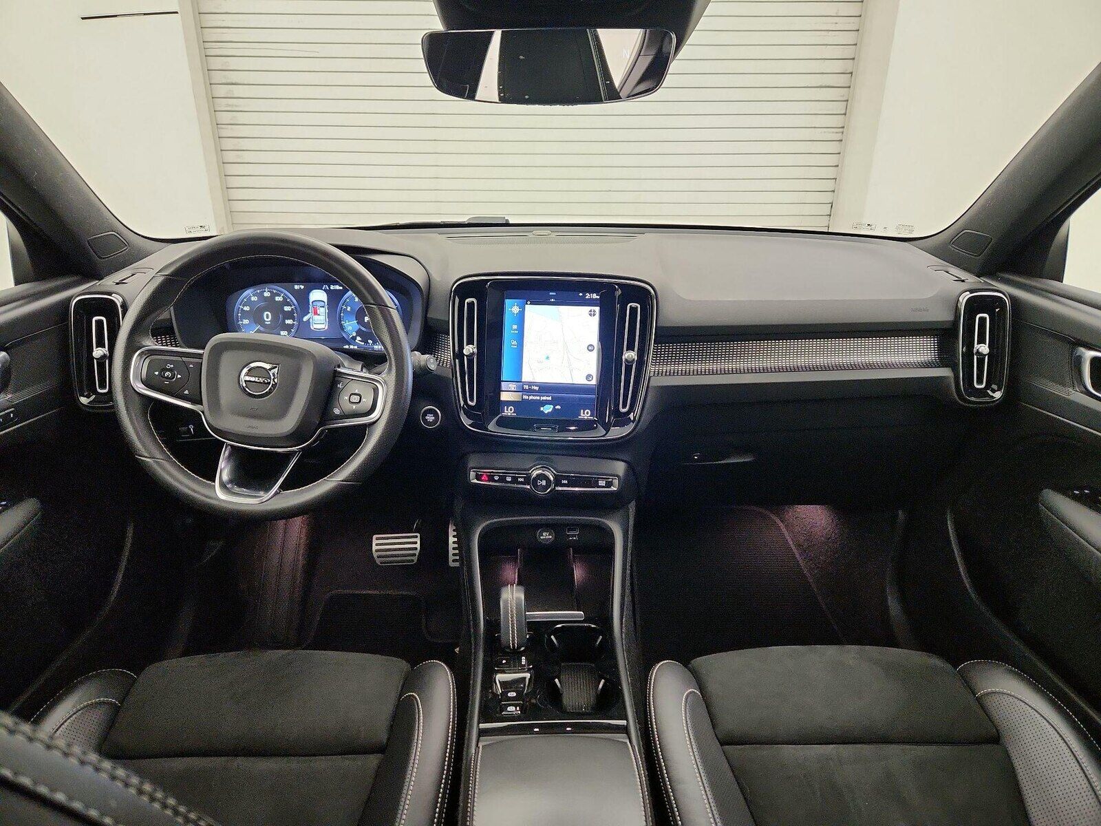 2021 VOLVO XC40