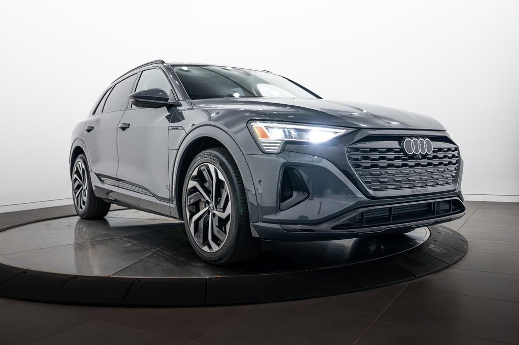 2024 AUDI Q8