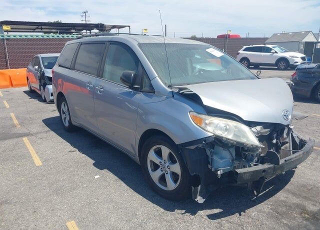 2012 TOYOTA Sienna