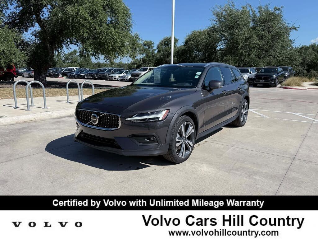 2025 VOLVO V60CC