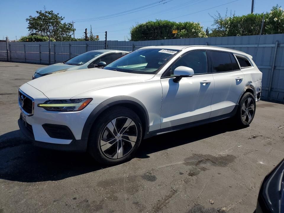 2020 VOLVO V60CC