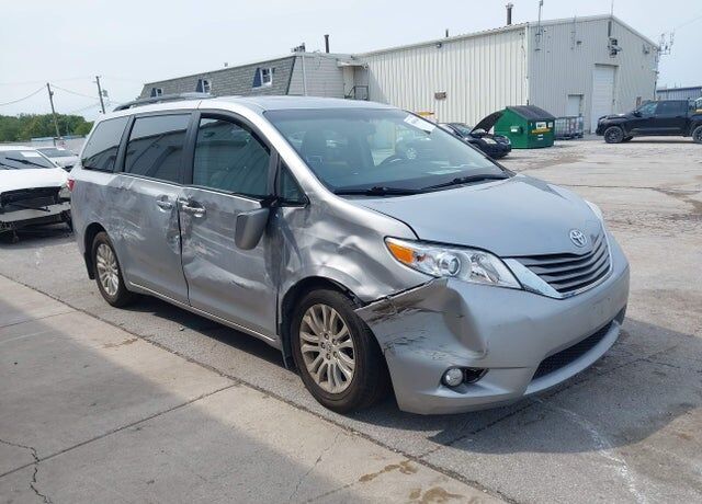 2015 TOYOTA Sienna