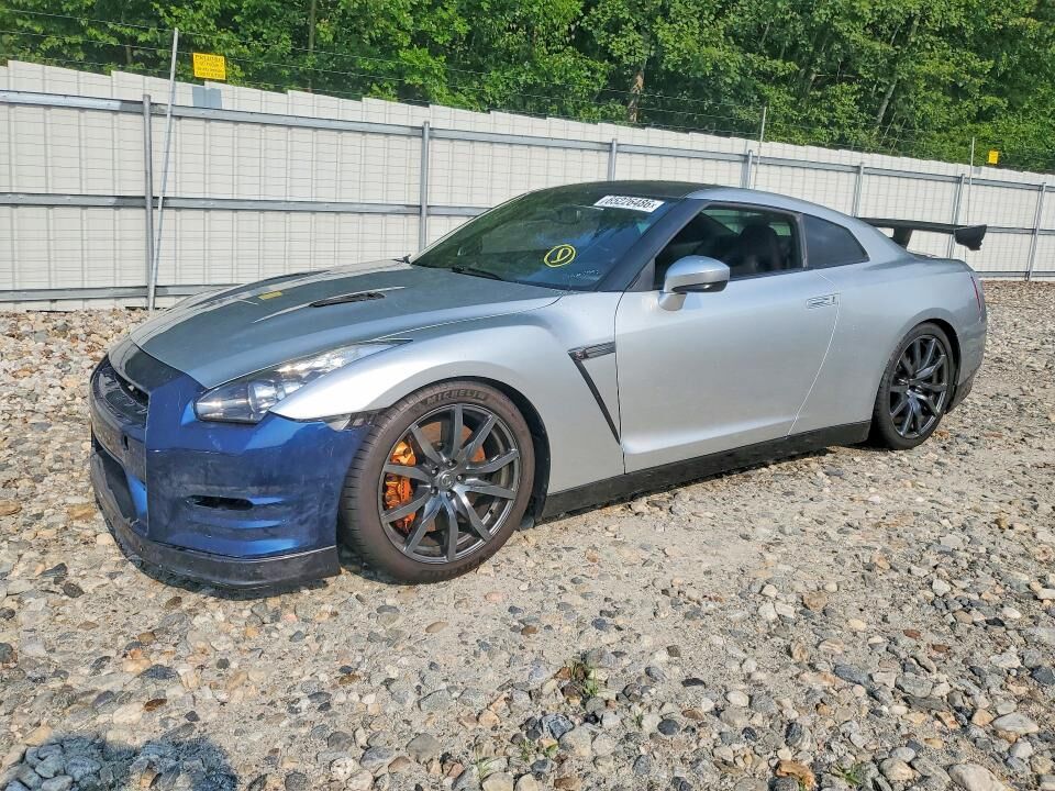 2012 NISSAN GT-R