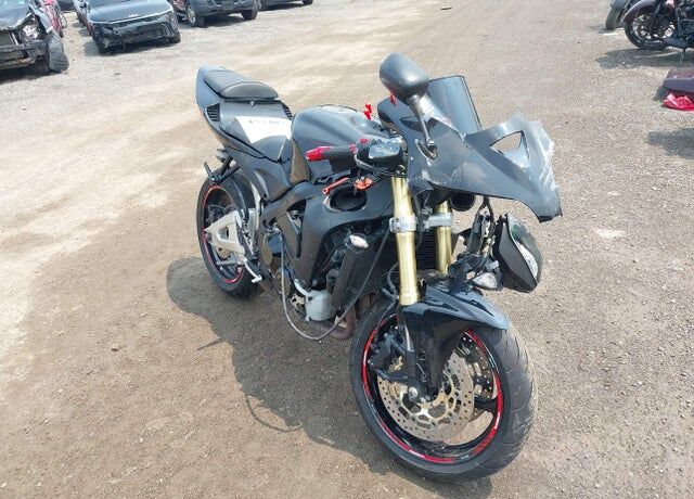 2005 HONDA CB