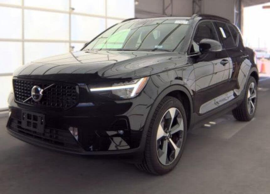 2026 VOLVO XC40