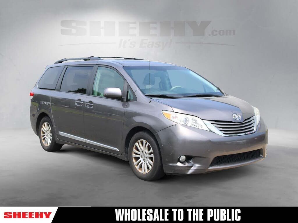 2011 TOYOTA Sienna