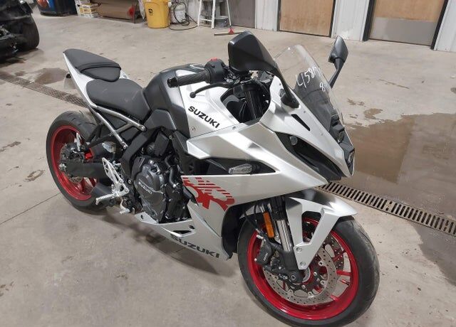 2024 SUZUKI GSX-8R