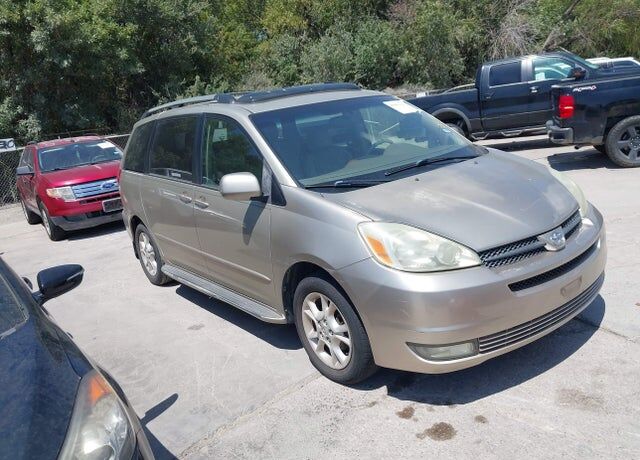 2004 TOYOTA Sienna