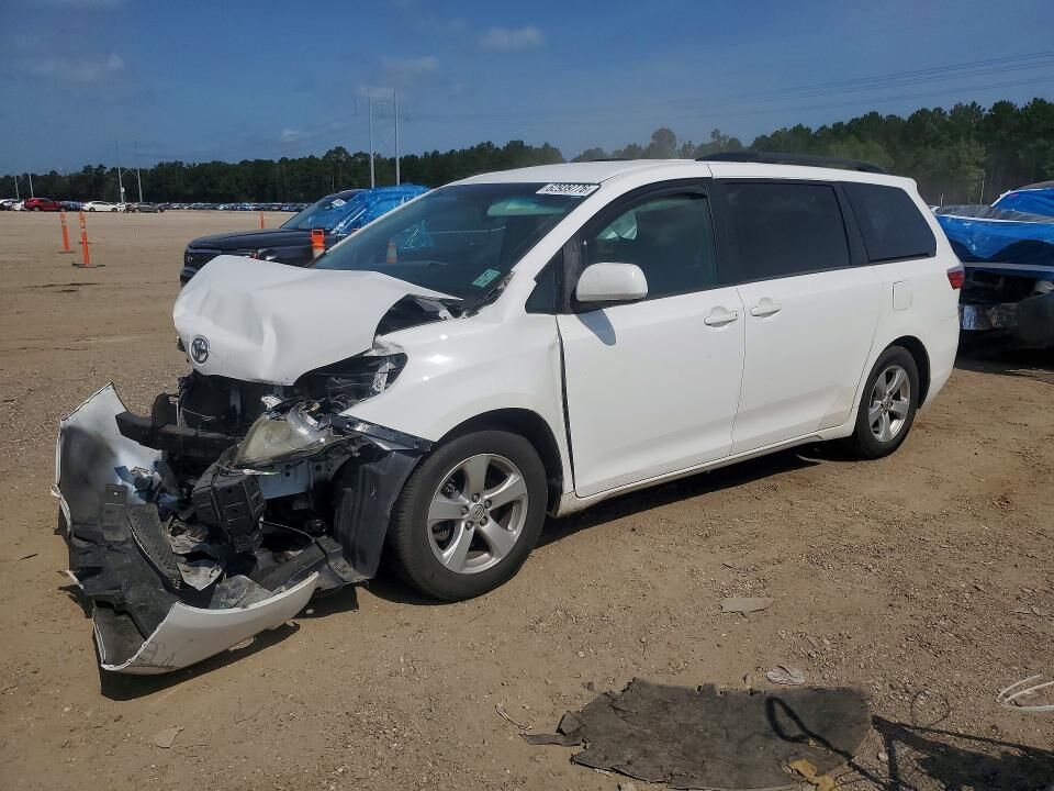 2017 TOYOTA Sienna