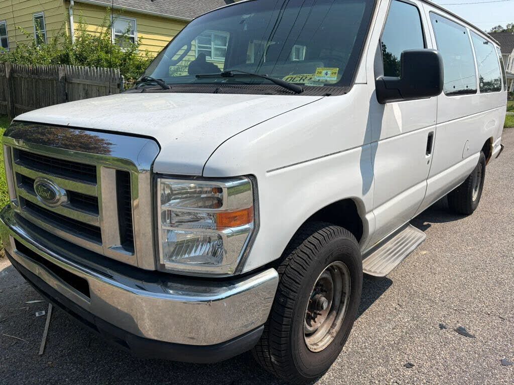 2013 FORD E-350
