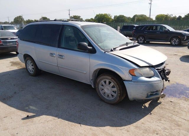 2005 CHRYSLER Town and Country