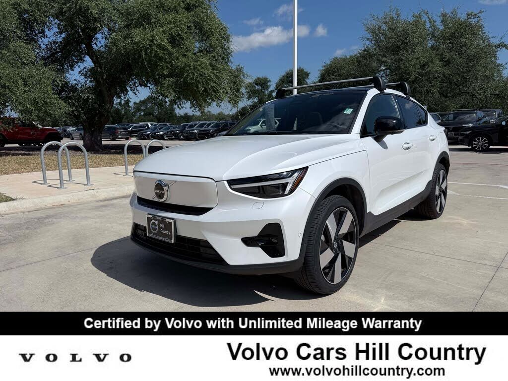 2023 VOLVO C40