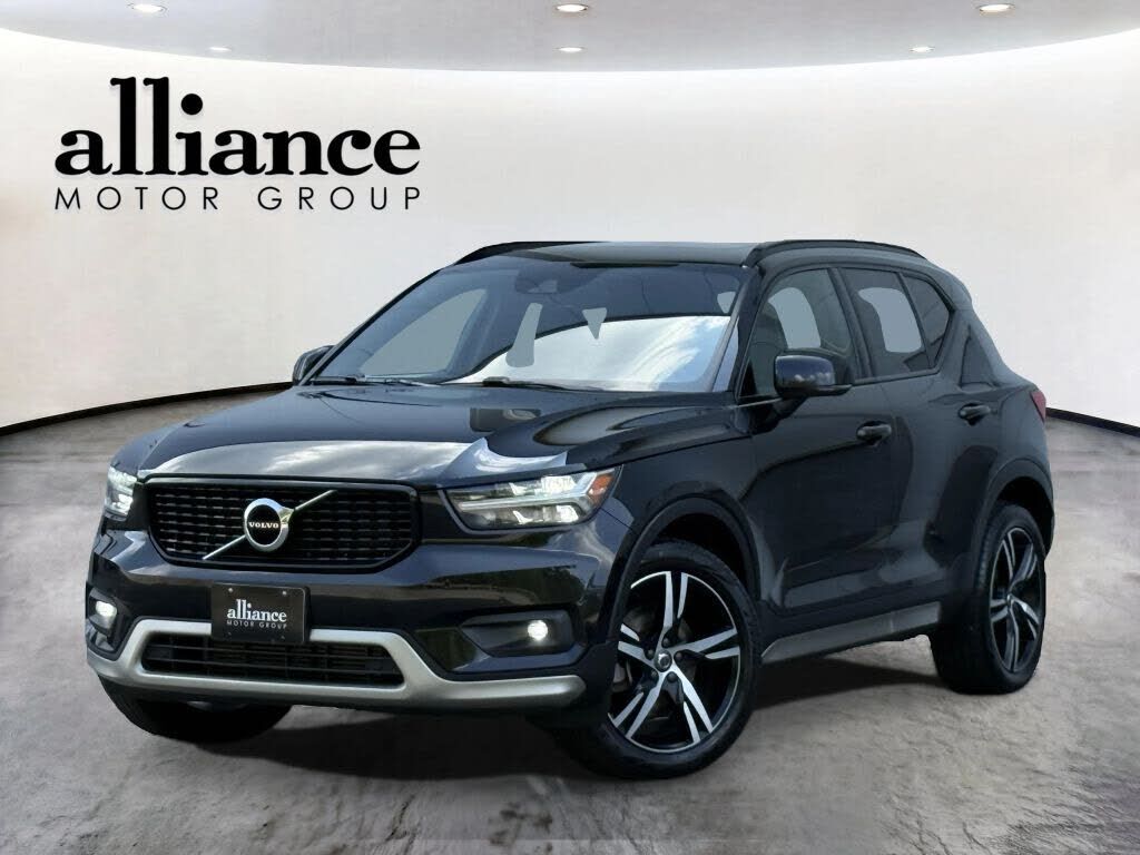2021 VOLVO XC40