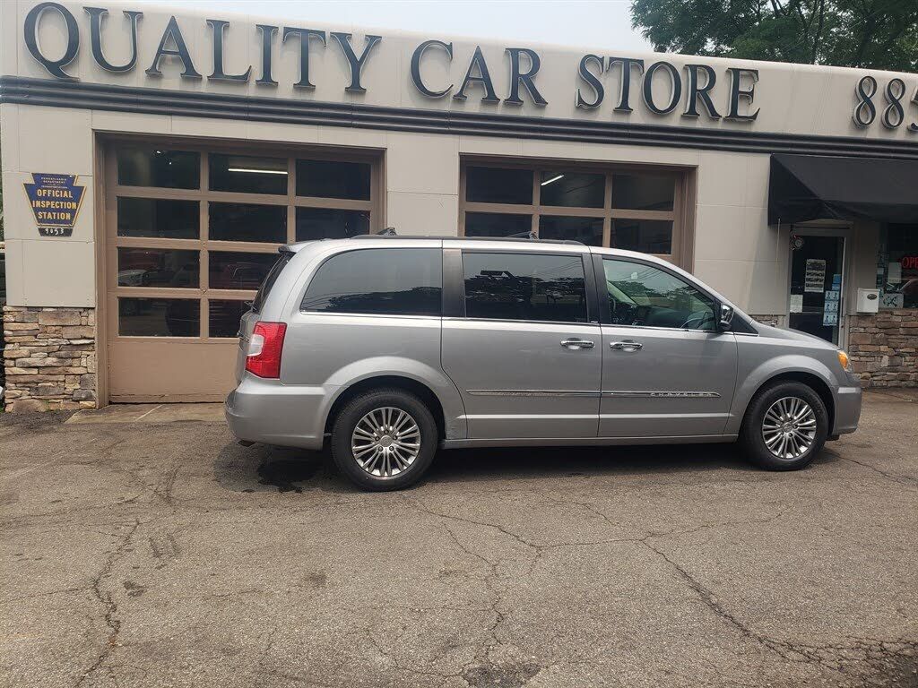 2014 CHRYSLER Town and Country