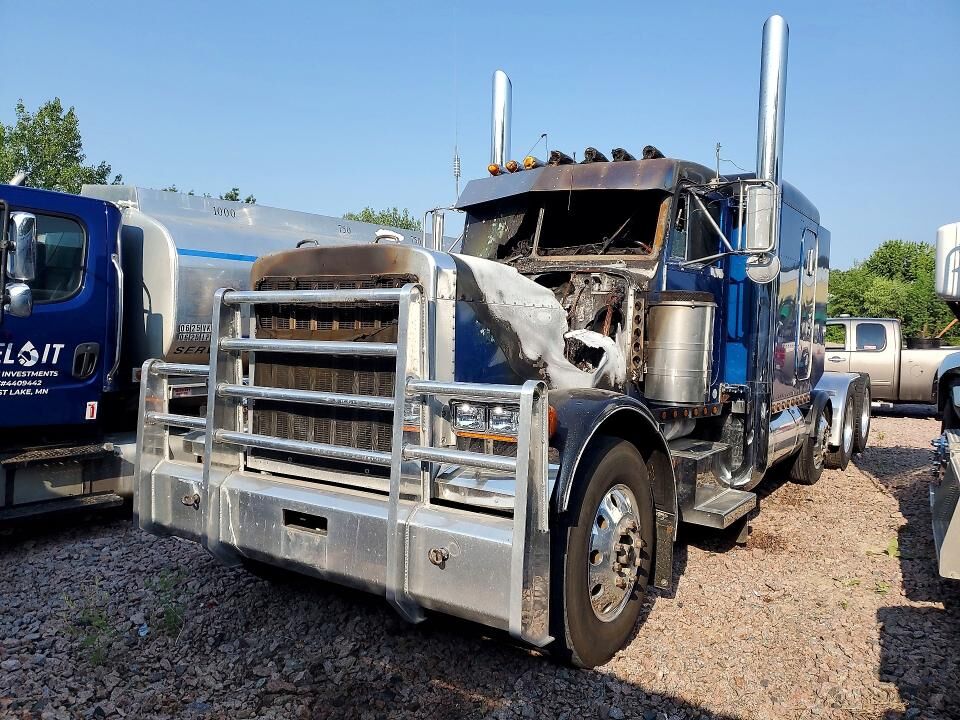 2001 PETERBILT 379
