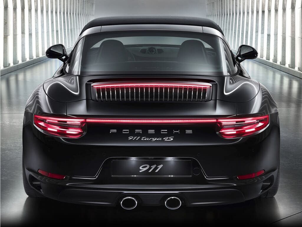2017 PORSCHE 911