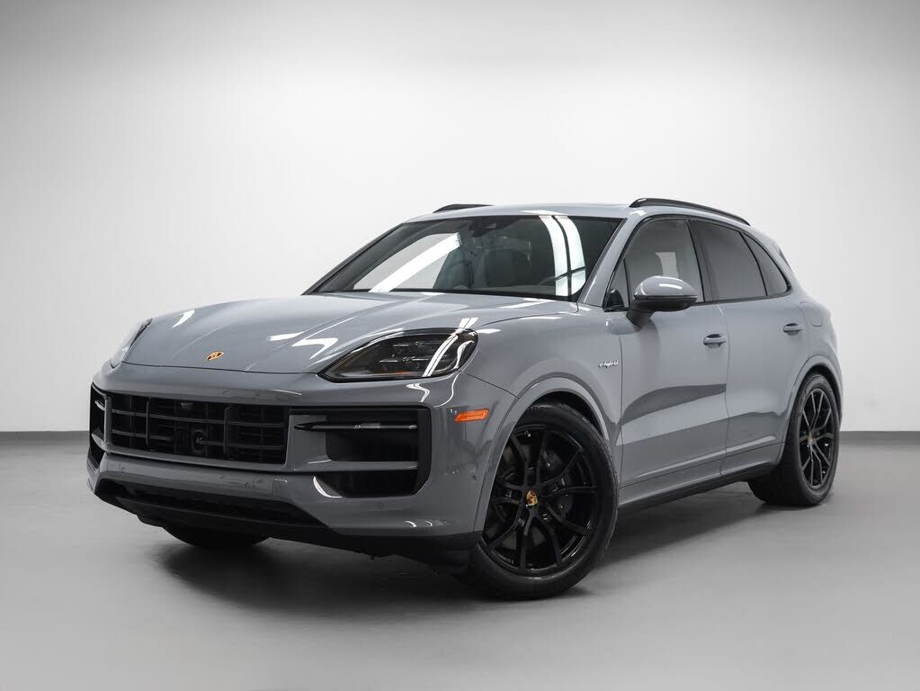 2024 PORSCHE Cayenne