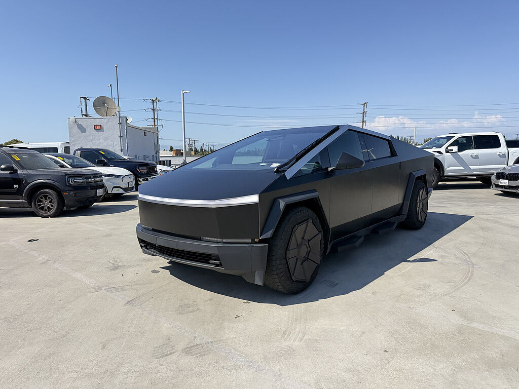 2024 TESLA Cybertruck