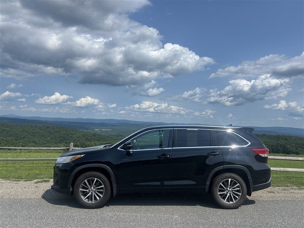 2017 TOYOTA Highlander