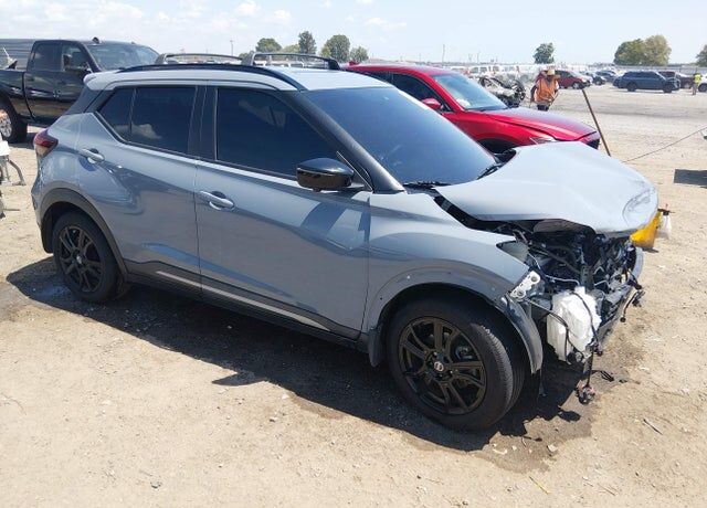 2021 NISSAN Kicks