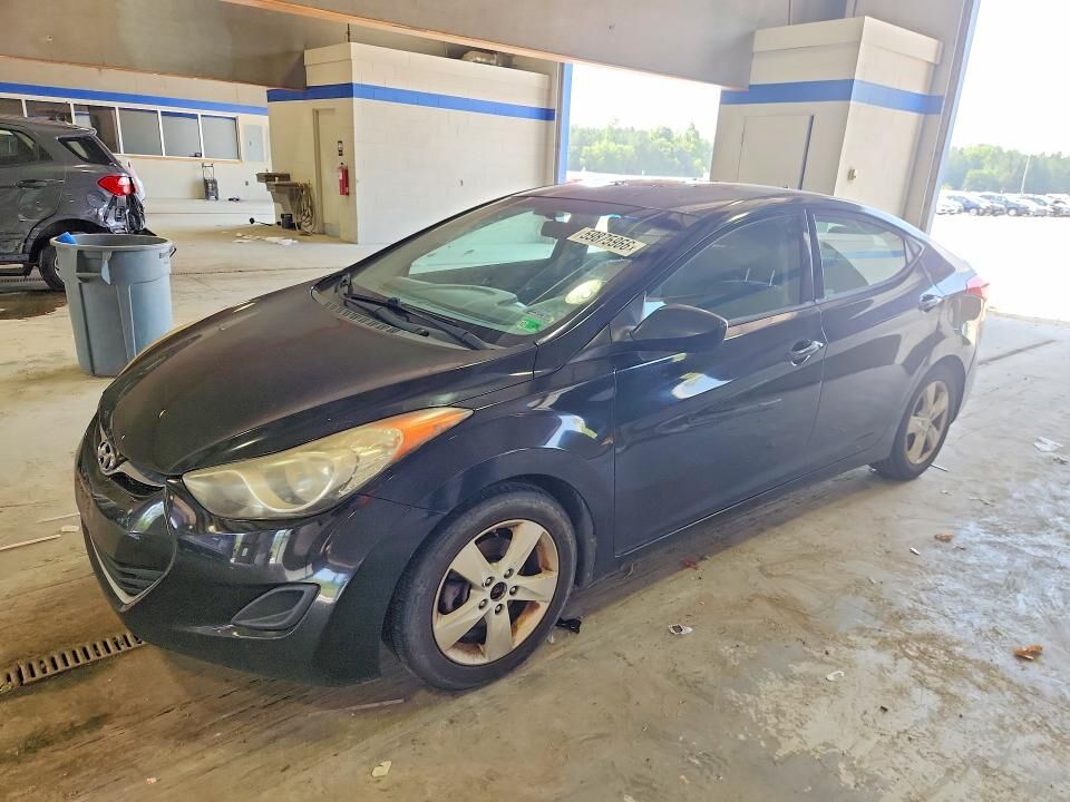 2013 HYUNDAI Elantra