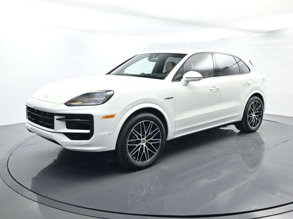 2025 PORSCHE Cayenne