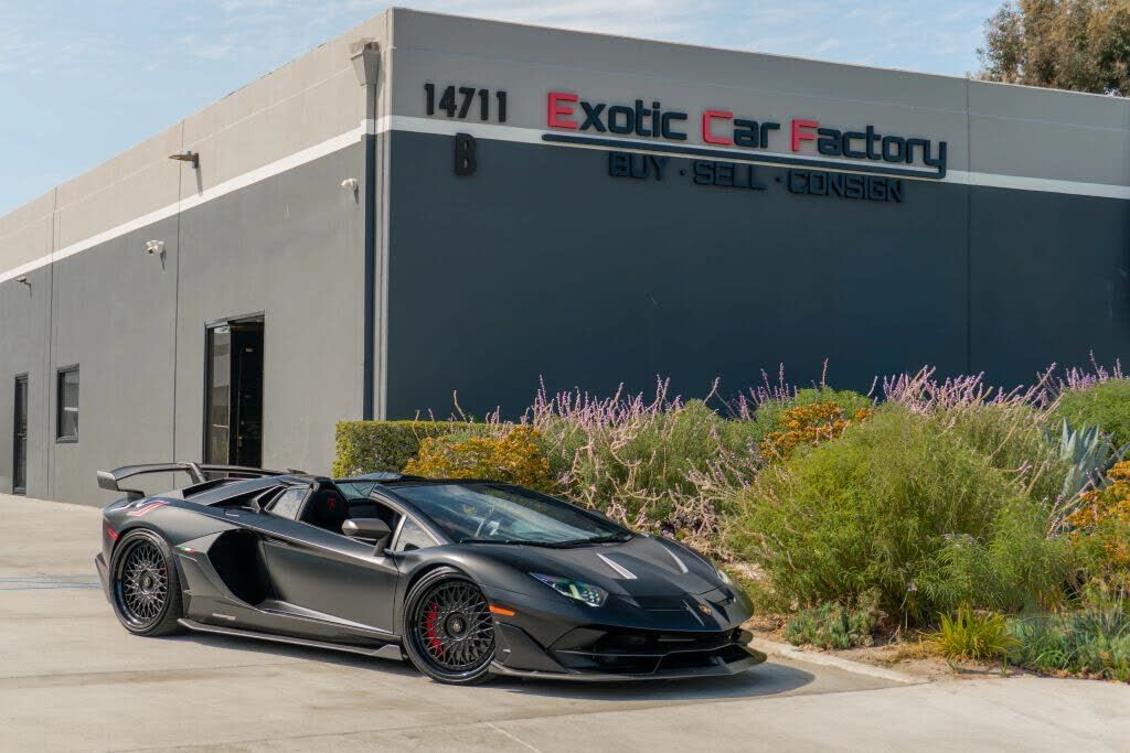 2020 LAMBORGHINI Aventador