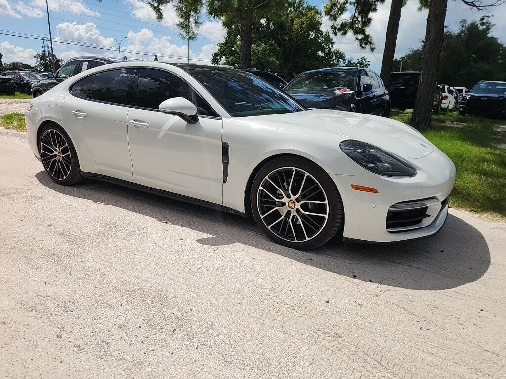 2022 PORSCHE Panamera