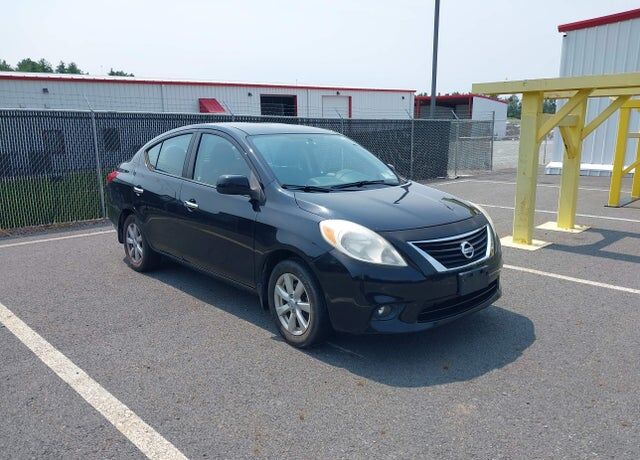 2012 NISSAN Versa