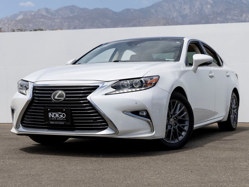 2018 LEXUS ES