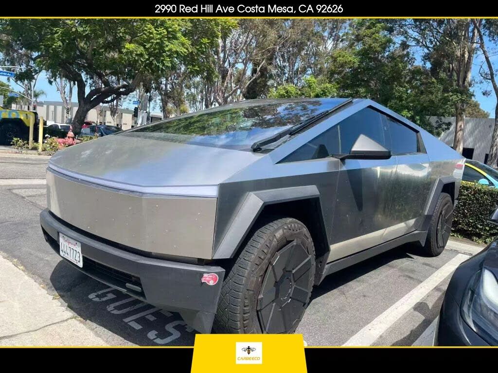 2024 TESLA Cybertruck