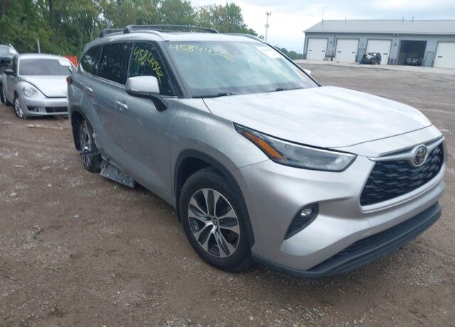 2022 TOYOTA Highlander