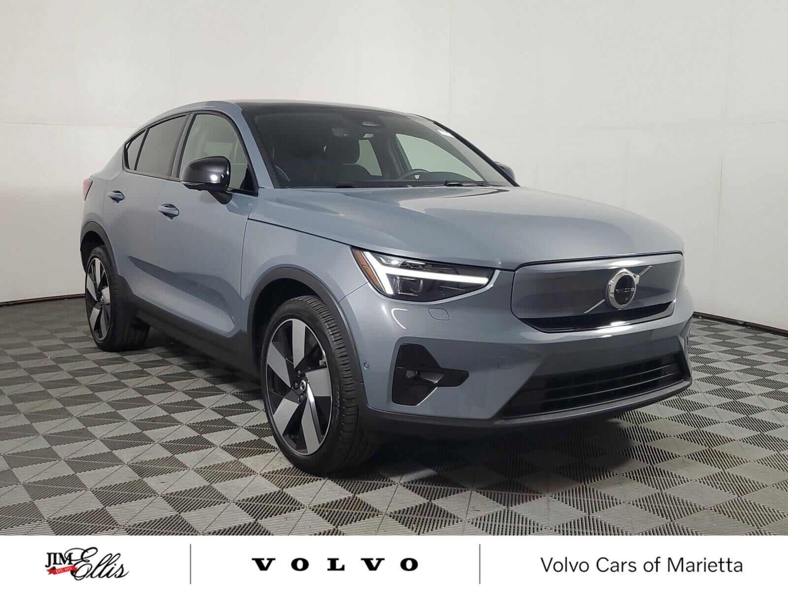 2023 VOLVO C40