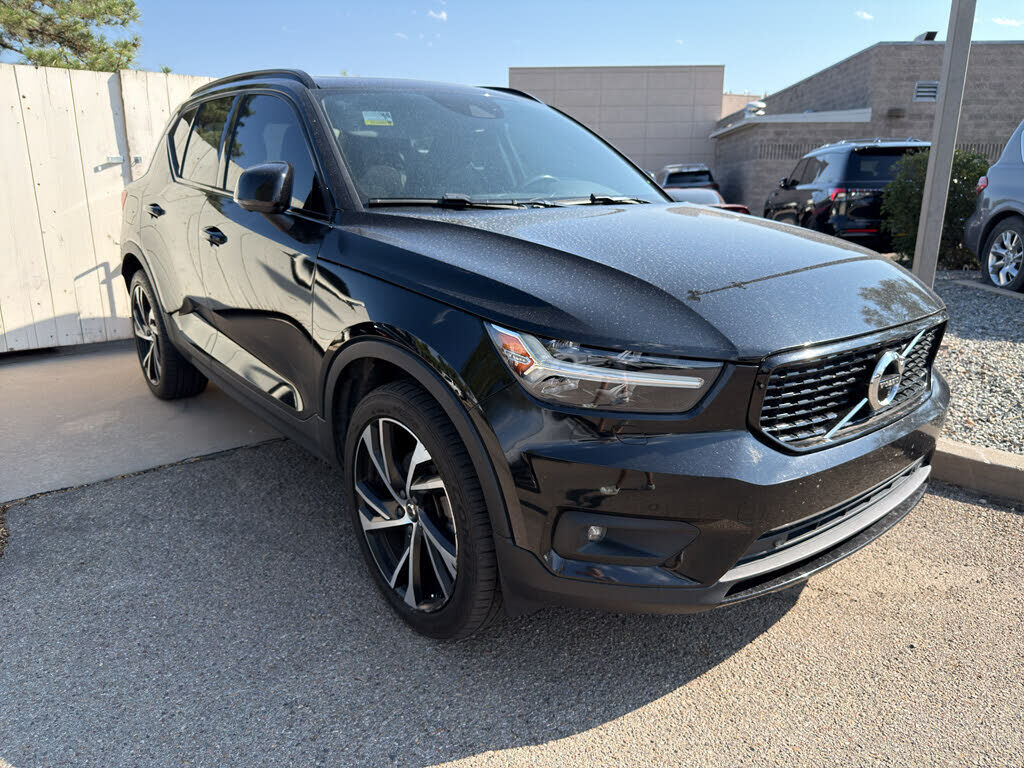 2021 VOLVO XC40