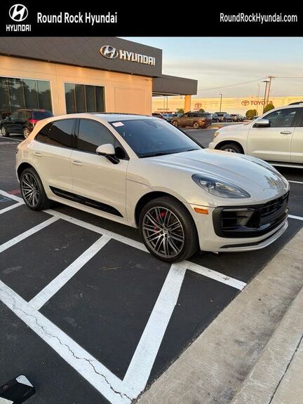 2023 PORSCHE Macan