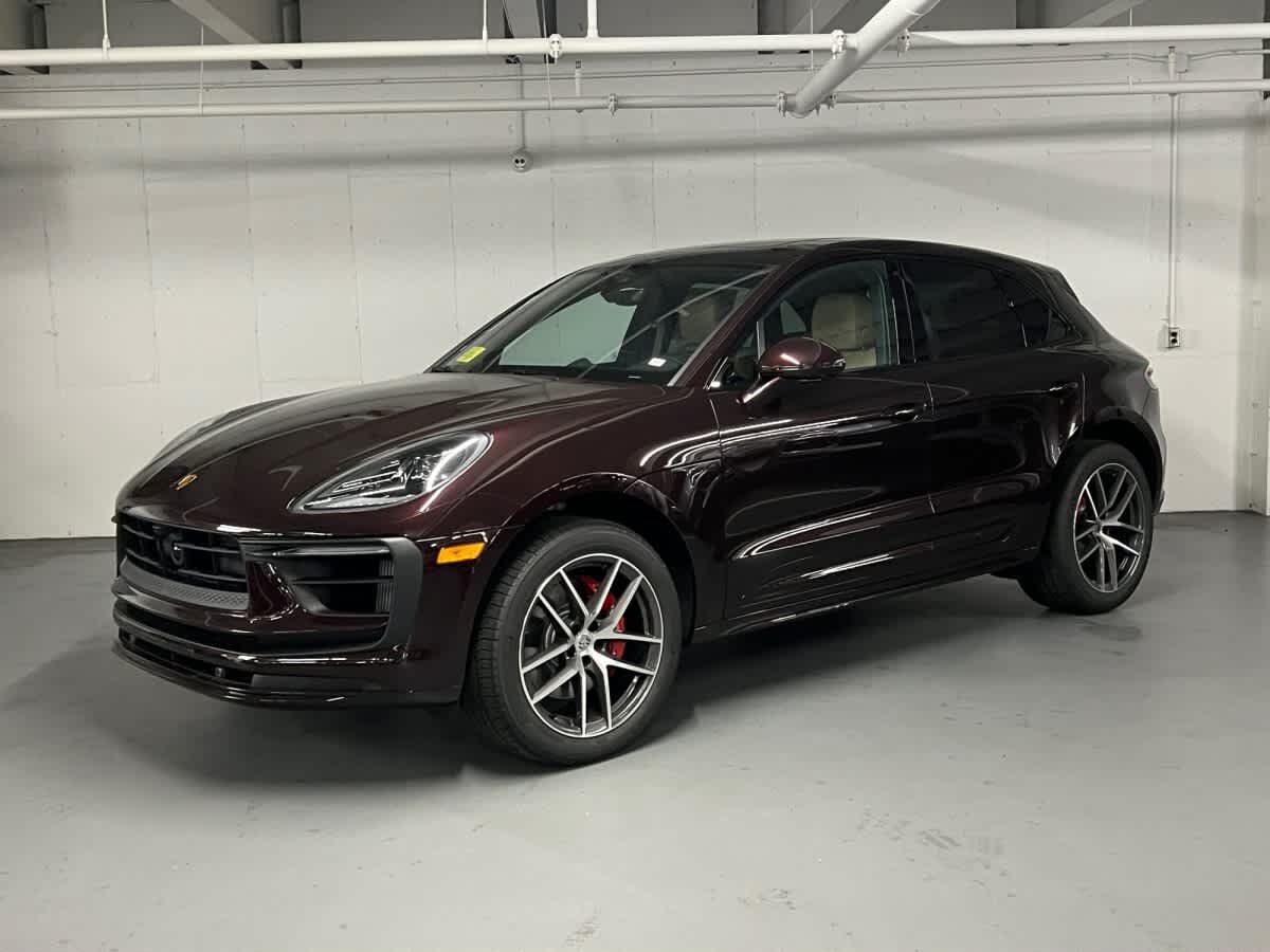 2026 PORSCHE Macan